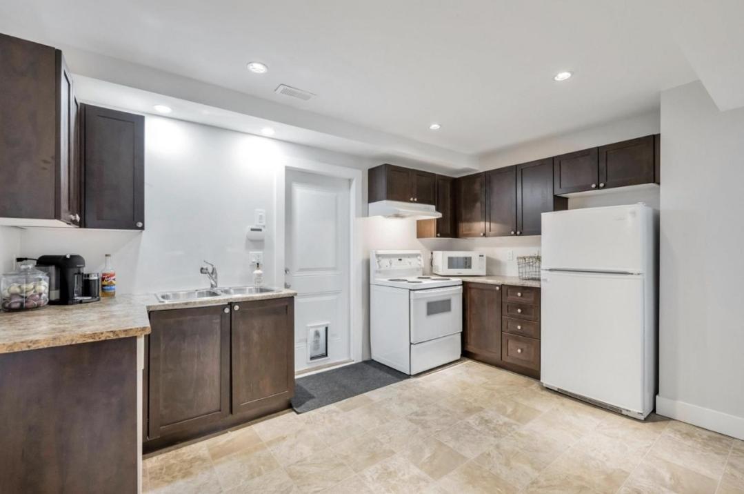 Private 1 Bedroom In Brookswood لانغلي المظهر الخارجي الصورة
