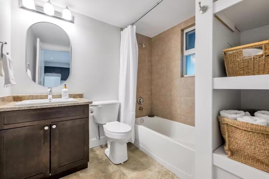 Private 1 Bedroom In Brookswood لانغلي المظهر الخارجي الصورة